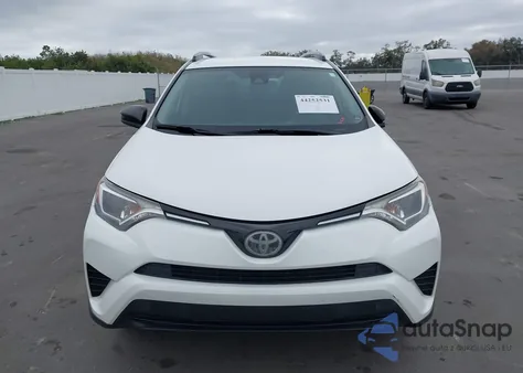 2017 Toyota Rav4 Le z USA, uszkodzony, nr VIN JTMZFREV4HJ144820